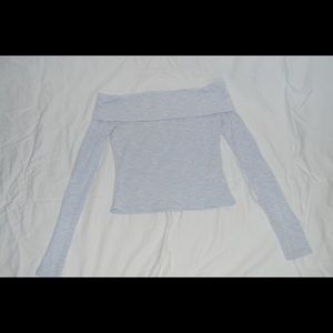 Off the shoulder Long sleeves
